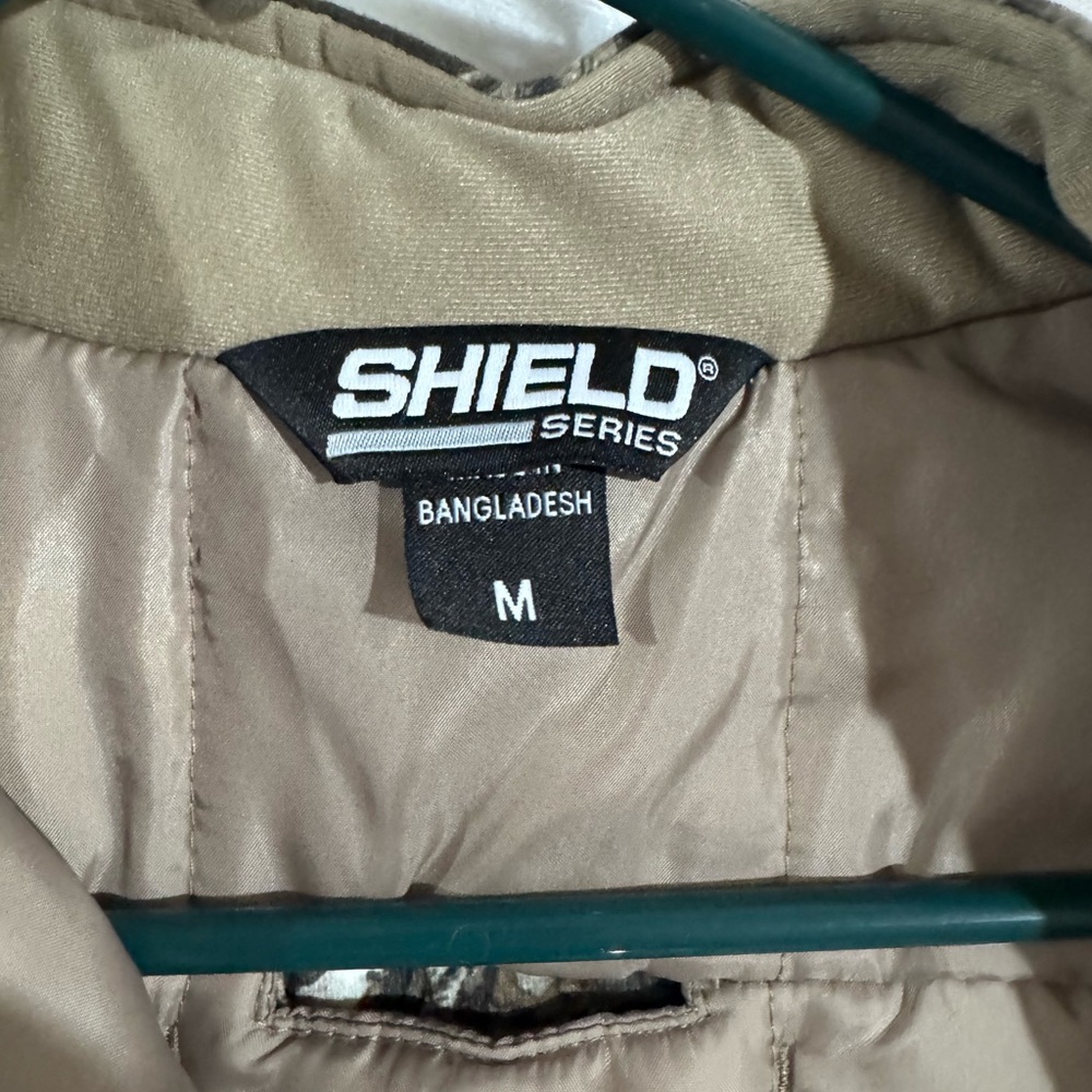Camo Youth Medium Winter/Snow Suite. Washed, never worn. Perfect condition.